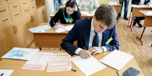 В Ивановской области выпускники готовятся сдавать ЕГЭ по русскому языку .