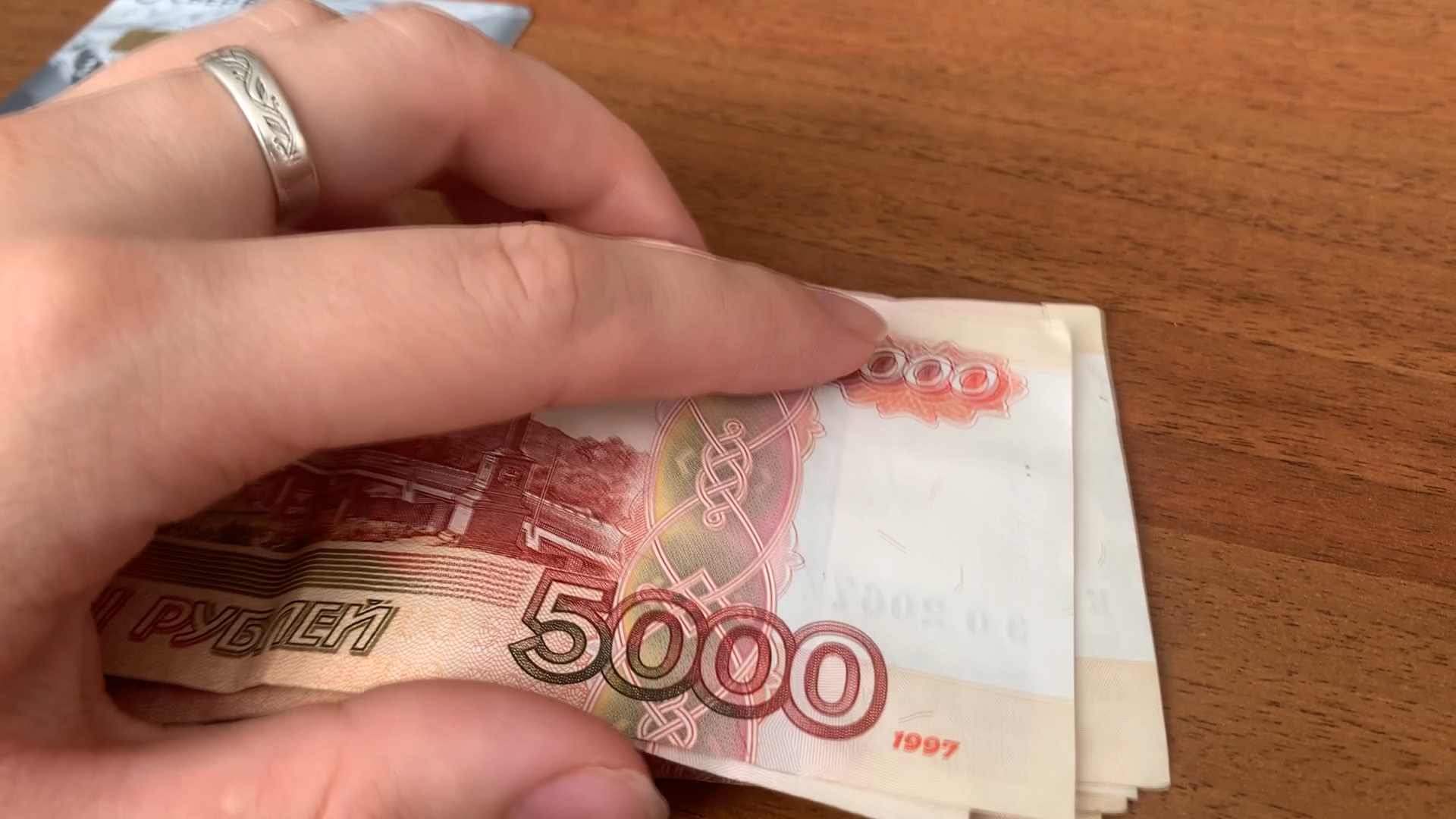 Фальшивые 5000 рублей
