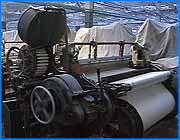 ></p><p class=c_tn>С 1 января 2001 года в соответствии с новым Налоговым кодексом повышена ставка  НДС  на ввоз хлопка из-за рубежа, до 20%. Губернатор Ивановской области Владимир Тихонов, в конце декабря прошлого года на встрече с  Путиным, обращал внимание президента на эту проблему, которая негативно может сказаться на работе текстильных предприятий области. Тогда Путин обещал разобраться в этом вопросе. Тем не менее, распоряжение о повышении ставки НДС вступило в силу. Сейчас, по словам руководителей областной администрации, они делают всё возможное, чтобы  решить эту проблему, хотя, по их же мнению, вопрос это сложный и на его решение потребуется какое-то время. Вместе с вопросом о НДС на ввоз хлопка, в администрации разрабатывается целый ряд экономических программ, которые в последующем должны стать базой для вывода области из экономического и социального кризиса. Но, как считает вновь избранное руководство,  главное для области, это инвестиции. Без них невозможно выполнение ни одной программы. На разработку всех программ, новый губернатор дал своим подчинённым всего  три месяца. После этого срока, все теоретические изыскания уже должны применяться на практике. </p><p class=c_tn></p><p class=c_tn></p><p class=c_tn></p><p class=c_tn></p>
	
		<div class=