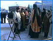 ></p><p class=c_tn>В праздновании Татьяниного дня  принимают участие люди самых разных возрастов - от юных первокурсников до седых профессоров, все чувствуют себя членами университетского братства. А в Иванове уже стало традицией в этот день возле часовни Александра Невского служить молебен. Это место выбрано не случайно. В округе - сразу несколько высших учебных заведений. Собравшиеся у часовни вознесли молитвы святой мученице Татьяне, ставшей покровительницей и заступницей всех учащихся. Говорят, если поставить ей свечку, она поможет в учебе.</p>
	
		<div class=