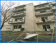 ></p><p class=c_tn></p><p class=c_tn>Ситуация в  строительной отрасли сегодня обсуждалась  в Ивановской областной Администрации. На  ознакомительную встречу с новым губернатором пришли руководители местных строительных  организаций. Основное содержание всех прозвучавших речей  - убыточность большинства ивановских строительных предприятий. Последний раз ивановских строителей приглашали в здание областной администрации еще в прошлом году. А потому сегодня на очное знакомство с новыми губернскими властями пришли руководители всех тридцати двух государственных стройорганизаций и большинства крупных коммерческих фирм. Всех их волновало одно. Больше половины  ивановских предприятий сегодня убыточны. Почти  космическими темпами растет кредиторская задолженность этих предприятий. По-прежнему,  сокращаются кадры. Средняя зарплата строителей в Иванове сегодня тысяча рублей.  По-прежнему строители жалуются на профессиональную невостребованность. Те же, кому еще удается хоть как-то держатся на плаву зачастую не в состоянии платить непомерно высоких налогов. А потому  остается уповать строителям  на поддержку властьимущих. О крупномасштабном строительстве сегодня уже не говорили. Из ивановских долгостроев вспоминается только один: экспериментальный комбинат детского питания. Он расположен на окраине Иванова и строится уже более десяти лет. Похвастаться пока нечем. Закончен только  монтаж оборудования. В планах,  ориентировочно в марте, ввести в эксплуатацию  пусковой комплекс. Сегодня комбинат уже стал символом будущего всех ивановских строителей. Они свято верят, что с началом  работы комбината, ситуация в строительной отрасли все-таки да изменится.</p><p class=c_tn></p>
	
		<div class=