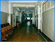 ></p><p class=c_tn>На сегодняшний день в Ивановской области более 3 тысяч человек болеют туберкулезом. Каждый пятый имеет устойчивую форму, которая не поддается лечению современными противотуберкулезными препаратами. Темпы роста этого опасного заболевания поражают своей быстротой. Если два года назад впервые заболевших было менее 900 человек, то в прошлом году к этому списку прибавились еще 1200 человек. Причем почти одна треть из них сейчас находится в местах не столь отдаленных. Отрадно, что наша область одна из немногих, где заболеваемость среди детей и подростков низкая. Основная масса туберкулезных больных - люди среднего возраста, имеющие алкогольную зависимость, безработные. Мужчины болеют в восемь раз чаще, чем женщины.</p>
	
		<div class=