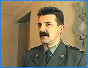 ></p><p class=c_tn></p><p class=c_tn></p><p class=c_tn>Экспонаты еще одной выставки, открывшейся сегодня, сделаны руками людей, которые не могут свободно покинуть свое пристанище. В областном Управлении исполнения Наказаний прошел второй этап Российского смотра- конкурса изобразительного творчества заключенных и сотрудников исправительных учреждений области. Не все человеческое чуждо людям, волей судеб или по собственной вине оказавшимся за решеткой. Самовыражение они могут найти не только в характерных  жестах, словах и поступках, но и в творчестве. Зная об этом, руководство Российской пенитенциарной системы решило выяснить, кто же лучший художник и мастер в колониях  восьмидесяти девяти регионов нашей страны. Чтобы тем, кто охраняет таланты, не было обидно,  сотрудники ОКА и СИЗО также получили право участвовать в конкурсе наравне со своими подопечными. Первым этапом был отбор работ в самих учреждениях, во втором лучшие произведения предстали перед строгим судом областной комиссии. На заключительном этапе в Рязани будут названы победители, и все 188  работ будут выставлены на аукционе. Наверняка покупатели найдутся у всех. Работы жителей окрестных  колоний, кстати, очень популярны среди сотрудников областного УИН.</p><p class=c_tn>Сотрудники УИН жалуются, что сидящая молодежь не стремится к самовыражению, как бывалые зэки, и ряды мастеров редеют. Вот и этот умелец из кохомского ОКА- 5 недавно влился в ряды свободных граждан. Из ивановской области на Российский смотр поедут работы осужденного из кинешемской колонии строгого режима и сотрудника СИЗО-2. Случайно или нет, но обе победившие работы устремлены ввысь - к Богу. И среди всех произведений бросаются в глаза картины, на которых главный герой - небо, вечный символ свободы.</p>
	
		<div class=