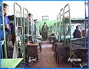></p><p class=c_tn></p><p class=c_tn>Событие особой важности произошло сегодня в мужской колонии города Кохмы. На днях там появилась одна из самых современных передовых технологий по производству всех видов плитки. А сегодня впервые цех заработал. Вся продукция, которая будет здесь выпускаться в ближайшие годы пойдет на нужды Иванова. Владелец этой новейшей технологии по изготовлению плитки - московский институт материаловедения и эффективных технологий. Пока  в природе таких машин  единицы.  И одна из них будет теперь работать в Иванове. И не где-нибудь, а в мужской исправительной колонии города Кохмы. У городских чиновников были на то свои причины. Первая - пустующие цеха, которых в кохомской колонии почти как заключенных. Вторая и главная - их трудоустройство: теперь появилась возможность трудоустроить 25  заключенных.</p><p class=c_tn>Работать в зоне - главное. Это, прежде всего занятость, которой в этих стенах далеко не каждого осужденного  могут обеспечить и естественно заработок. Он небольшой. Как и на любой другой работе в зоне. В день работник будет получать 12  рублей. Деньги эти перечисляются на его личный лицевой счет, а там осужденный волен с ними делать все, что захочет. Хочет - покупает мелкий  товар в ларьке при зоне, хочет копит до выхода. А пока эти люди обеспечены бесперебойной работой на год вперед. Первый заказ осужденным сделали городские чиновники. Уже сегодня здесь делают дорожную плитку для ивановских трамвайных путей. Это - самое простейшее, что может изготовлять привезенная из Москвы техника. Дальнейшие заказы, по мнению одного из инициаторов этого проекта Извиля Салихова, будут сложней. А для того, чтобы это благое начинание было долговечным, все заинтересованные в нем стороны решили создать из всего этого предприятия закрытое акционерное общество. Сегодня в нем уже четыре учредителя и со акционера. Московский институт, ивановский частный предприниматель Владимир Кузнецов, городская администрация и конечно мужская колония города Кохмы.</p><p class=c_tn></p><p class=c_tn></p>
	
		<div class=