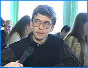 ></p><p class=c_tn></p><p class=c_tn>Сегодня в Ивановском государственном университете стартовала областная олимпиада среди школьников по экономике. Это третий этап Всероссийской олимпиады. Традиционно ее участниками в восьмой раз стали старшеклассники Иванова, Заволжска, Фурманова, Кинешмы, Южи, Шуи. Победа в олимпиаде открывает достаточно весомые перспективы на будущее. За этой дверью, без преувеличения, трудятся лучшие мозги будущего. Здесь скрестили оружие юные адепты золотого тельца. Предмет страстей - экономика. Осваивать эту науку скоро будут, вероятно, с младенческих лет. Пока же свой экономический арсенал демонстрируют школьники - только вот не совсем рядовые. Это поистине знатоки экономики как науки, потому что задания, которые они сегодня выполняют, требуют самых основательных знаний. А задачи действительно непросты. Например, найти максимальную прибыль в условиях конкуренции. Или просчитать доходы населения с учетом налогообложения. Большинство из ребят в свои шестнадцать лет с уверенностью оперируют этими понятиями, которые даже для нас, взрослых людей, порою остаются темным лесом. Так что немалая доля серого вещества уйдет в воздух, прежде чем будущие экономисты доберутся до истины, которая, как утверждают, где-то рядом. Зато и награда будет щедрой.</p><p class=c_tn>Победители олимпиады имеют преимущественное право при поступлении на экономический факультет, первый профильный экзамен им засчитывается с отличной оценкой. Как известно, вот уже который год Россия пытается освоить законы рынка - только вот не очень успешно. Может быть, благодаря этим ребятам платье рыночной экономики однажды все-таки придется ей впору.</p>
	
		<div class=