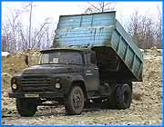 ></p><p class=c_tn></p><p class=c_tn></p><p class=c_tn>Сегодня была полностью парализована работа Ивановского предприятия  по санитарной уборке города. С 9.30 предприятие было полностью обесточено. Отключение было произведено организацией «Ивгорэлектросеть». Как нам сообщил директор СМП Сергей Мкртумян, у предприятия не только нет долгов перед энергетиками, но и сделана предоплата за месяц вперед. В результате отключения электроэнергии, не работала котельная, автобаза осталась без горячей воды. Не работала столовая, люди работающие по круглосуточному графику не получили горячего питания. Машины не смогли заправить топливом. Все ремонтные работы приостановлены. Уборка улиц оказалась под угрозой срыва. Дирекция СМП планирует уже завтра направить письмо в прокуратуру и подать иск в арбитражный суд о взыскании понесенных убытков.</p>
	
		<div class=