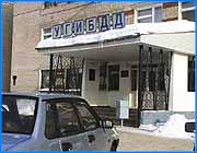 ></p><p class=c_tn>В городском Управлении инспекции безопасности дорожного движения прошла пресс - конференция с участием сотрудников отдельного батальона дорожно -патрульной службы. Журналистам рассказали об итогах работы за последние два месяца. Говорили  и о том, в какие часы и  дни недели  происходит больше всего дорожно-транспортных происшествий. За два месяца этого года на дорогах города зарегистрировано 58  ДТП, в которых 7 человек погибли и 65  ранены. По словам начальника отдельного батальона ДПС подполковника Шапошникова, причин аварий, несколько: плохое уличное освещение, обгон с нарушением правил движения  и выезд на встречную полосу. Самыми аварийными днями недели являются понедельник, четверг и пятница. Всех меньше ДТП -  в воскресенье. Самыми опасными улицами, где дорожные происходят всех чаще , признаны проспект Ленина, улица Лежневская, улица Куконковых и проспект Фридриха Энгельса. На все аварии выезжают инспекторы отдельного батальона ДПС города Иваново. На почти стотысячный парк автомобилей зарегистрированных в Иванове, приходится 154  инспектора. Из них 47 офицеров и 103  инспекторов  младшего состава. Этого числа сотрудников катастрофически не хватает для нормальной работы на дорогах. Об этом говорили на пресс-конференции. Один из инспекторов пошутил: если вы часто видите автомобили с надписью ДПС, то это лишь  говорит о том, что батальон хорошо работает.</p>
	
		<div class=