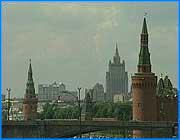 ></p><p class=c_tn>Вчера в Москве прошел XXI съезд Российского союза промышленников и предпринимателей (работодателей). В нем участвовала представительная делегация от Ивановской области. На двенадцатый съезд Союза промышленников и предпринимателей приехало две с половиной тысячи человек из всех регионов России. Кроме этого, множество гостей. И, пожалуй, впервые за последние годы столь представительная делегация министров во главе с Михаилом Касьяновым. Место проведения, концертный зал гостиницы Россия, к началу выступлений был заполнен до отказа. Президент РСПП Аркадий Вольский поздравил делегатов с началом работы съезда и определил приоритеты. Это утверждение устава организации и обсуждение налоговых реформ, совместно с министрами. Уже позже, в своем выступлении, он отметил, что работа РСПП с Российским Правительством на сегодняшний день проводится весьма успешно. Созданы совместные комиссии, и они вырабатывают рекомендации по принятию необходимых законов. И в то же время, есть опасения относительно экономической программы Грефа.</p><p class=c_tn>Участвовавший в работе съезда Михаил Касьянов в своем выступлении высказал мнение, что бизнесу необходимо сильное государство, способное защитить и поддержать его. Но и бизнес, в свою очередь, должен соблюдать правила цивилизованного сотрудничества и партнерства. И отстаивать не только свои интересы, но также государства и рядовых граждан,  в этом случае, Президент и Правительство готовы оказать всемерную поддержку промышленникам и предпринимателям, в том числе и законодательную. И подтверждение этому - снижение ставки налога до двадцати пяти процентов. </p><p class=c_tn>От Ивановской области в съезде приняла участие большая делегация из руководителей областной администрации и местного Союза промышленников и предпринимателей. А также несколько руководителей крупных предприятий и торговых фирм. Уже после окончания съезда они поделились своими впечатлениями от его работы. </p><p class=c_tn>На двенадцатом съезде РСПП работали  также губернаторы почти всех регионов России. Ивановскую область представлял заместитель губернатора Александр Канаев.</p><p class=c_tn>В завершение съезда делегаты единогласно утвердили Устав организации и попрощались друг с другом. До следующего года. </p>
	
		<div class=