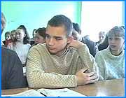 ></p><p class=c_tn>Завтра у всех российских школьников начинаются каникулы. Они продлятся всего одну неделю, а в следующую среду ученики снова сядут за парты.  Для ивановских школьников  в управлении городского образования разработана целая программа мероприятий на эти дни. Шестидесяти ивановским школьникам фонд социального страхования оплатил путевки в подмосковный лагерь санаторного типа. Большинство старшеклассников совершат экскурсии по Золотому кольцу России. Среди дворовых команд пройдут соревнования по стритболу. В ДЮЦе состоится вернисаж детского рисунка, в центре культуры и отдыха - фестиваль Самоцветы России.</p><p class=c_tn></p>
	
		<div class=