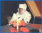 ></p><p class=c_tn>Сегодня ночью, накануне Дня всех Святых,  во всем мире отмечали Хэллоуин. В России его празднуют совсем недавно. А в Ивановском туристическом комплексе Малинки хэллоуин встречают впервые. В жизни всегда есть место празднику. Делу время, потехе час, - говорим мы сурово. Всего час? И люди нашли выход - в ночь перед днем всех святых устраивается веселый праздник Хэллоуин. </p><p class=c_tn>В эту ночь благопристойные граждане преображаются: наряжаются маскарадные костюмы, изображающие нечисть, устраивают розыгрыши - страшилки. Добродетельная мать семейства превращается в ведьму, примерный семьянин в шаловливого беса.  Этой ночью юристы, бухгалтеры, программисты туркомплекса Малинки забыли о своих серьезных профессиях и с удовольствием приняли участие в карнавале.</p><p class=c_tn>Праздник прошел в лучших традициях хэллоуина. Гостей встречала целая когорта нечисти - вампиры, утопленники, кикиморы. Проходя в зал, человек успевал и испугаться злобных воев, и рассмеяться увидев забавную мумию.  Как и положено, зал  украшали зловещие тыквенные головы - неотъемлемый символ хэллоуина. Тыква - не просто украшение, это олицетворение одновременно и злобного духа и огонь изгоняющий его. И  вот гости в сборе. Хозяйки -вечера ведьмочка и летучая мышь объявляют о начале всеобщего веселья.  Как принято на приличном балу,  были приглашены и музыканты. Рок группа Байк энд Холлинз исполняла одну композицию за другой. Рок понимают не все, но от танцев никто не отказывался. Пришло время конкурсов-розыгрышей, и здесь не осталось равнодушных.</p><p class=c_tn>Действительно забавно наблюдать за тем, как можно вытащить яблоко из тазика с водой без рук! </p><p class=c_tn>Ну а уже поздно ночью участники праздника подожгли чучело. Это ни чего, что сжигают его на масленницу.  Зрелище красивое, и вместе с чучелом по замыслу должны сгореть все беды и невзгоды. Хэллоуин закончился.</p>
	
		<div class=