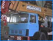 ></p><p class=c_tn></p><p class=c_tn></p><p class=c_tn>В воскресенье российские машиностроители будут отмечать свой профессиональный праздник. Сегодня, в последний день трудовой недели на ивановских машиностроительных предприятиях прошли торжественные собрания. Один из лидеров отрасли машиностроительная компания КРАНЭКС. Приверженность современным технологиям управления не позволила руководству компании упустить такой мощный стимул для работников, как профессиональный праздник. Специально к этой дате был приурочен конкурс. За звание лучшего соревновались токари, сварщики и кузнецы. Такое мероприятие проводится впервые за много лет. По мнению председателя совета директоров компании, повышение профессионального мастерства - самый главный фактор развития предприятия. Финансовый и производственный рост экскаваторного производства в этом году в два раза превосходит показатели прошлого года. Но Юрий Токаев считает, что это не повод успокаиваться и почивать на лаврах.</p><p class=c_tn>Конкурс Лучший по профессии решили проводить ежегодно. А для того, чтобы желающих участвовать было больше, поощрительные премии вручили всем участникам, а не только победителям. В следующем году при организации этого капиталистического соревнования особое внимание будет уделяться технологам. По требованиям компании они должны уметь своими руками выполнять все стадии технологического процесса, который разрабатывают. Конкурс Лучший по профессии две тысячи второго года покажет, кто работает руками лучше - разработчики или исполнители. А пока работники КРАНЭКСА оценивают мастерство своих товарищей и прикидывают собственные способности. </p>
	
		<div class=