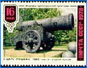 ></p><p class=c_tn>Ежегодно девятого октября, в годовщину создания Всемирного почтового союза, все входящие в него страны, отмечают Всемирный день почты. К этому празднику обычно приурочено еще одно мероприятие - Международная неделя письма. Проходит она и на Ивановском почтамте. Регулярная почта появилась в России в конце семнадцатого века, а первая российская марка - небольшой прямоугольник с изображением имперского герба - полтора столетия спустя. Сейчас почтовая связь имеет самую разветвленную сеть своих филиалов - почтовых отделений. В нашем городе их тридцать восемь. Традиционно в рамках международной недели письма в Ивановском главпочтамте проходит филателистическая выставка. Кроме того, организовано гашение писем специальным штемпелем. Считается, такие мероприятия позволяют поднять престиж российской почты.</p><p class=c_tn>Кстати, в последние два года количество писем, которые ивановцы отправляют друзьям и родственникам, действительно, повышается. Примерно, на пять процентов ежемесячно. И это несмотря на распространение новых видов связи: гибридной и электронной почты.</p><p class=c_tn>Новые виды связи пока не составляют серьезной конкуренции обычному письму. Хотя год от года число поклонников электронной почты возрастает. Здесь в отделе информационных технологий главпочтамта услугами e-mail ежемесячно пользуется более трехсот человек. </p><p class=c_tn>Стоимость электронного письма, в отличие от обычного, зависит от объема. Одна строчка вашего послания оценивается в семьдесят копеек, а если эта строчка написана на английском, вы заплатите рубль двадцать. И еще полтора рубля за пересылку. Главная выгода здесь - мгновенная доставка послания адресату. И все же несмотря на столь явные преимущества, наши сограждане от традиционного письма отказываться не спешат . Пока это не всем по карману.</p>
	
		<div class=
