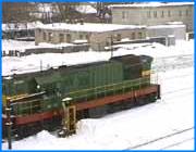 ></p><p class=c_tn></p><p class=c_tn></p><p class=c_tn>Сегодня у заместителя губернатора Владимира Старикова  прошло заседание с участием сотрудников инспекции безопасности дорожного движения и представителей железнодорожных компаний. На встрече говорили о техническом состоянии железнодорожных переездов. Из почти двухсот тридцати действующих в области, большая половина не соответствуют установленным требованиям и как следствие - на переездах все чаще происходят аварии. Переезд на улице Нормандии Неман - единственный из всех существующих в городе и области оборудован по всем правилам. Судя по данным проверки проведенной инспекцией безопасности дорожного движения больше половины переездов не соответствуют установленным техническим требованиям. Именно по этой причине на железнодорожных путях происходит все больше аварий и поэтому же владельцы автомобилей несут убытки в виде покупки новых запасных частей. Сегодняшняя встреча у  заместителя губернатора Владимира Старикова - попытка разобраться в этой ситуации. В ходе разговоре выяснилось, что переезды принадлежат разным организациям, многие из них не в состоянии оплатить должное содержание путей  и поэтому возникают проблемы. В итоге было принято решение, что контроль за содержанием переездов станет более жестким и владельцам все же придется заниматься ремонтом. Говорили  на заседании и о детском дорожном травматизме. Сотрудники ГИБДД жаловались на недостаток методической обучающей литературы для школ города и области, а также на слабую поддержку от административных органов. На что Владимир Стариков ответил, что попытается помочь в этом вопросе. Тем более, что Ивановская область по числу погибших и раненых на дорогах детей занимает одно из первых мест в России. </p>
	
		<div class=