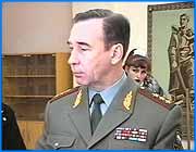 ></p><p class=c_tn>Сегодня с однодневным визитом в наш город приехал заместитель министра обороны Российской Федерации Игорь Пузанов. Поводов для его посещения - два. Первый  - размещение военного госзаказа на ивановской фабрике Полет. Однако эта тема обсуждалась с областными чиновниками в приватной обстановке, в отсутствие журналистов. Вторая - это идея о создании на базе международной школы - интерната нового Суворовского училища стран СНГ. Некогда международная школа - интернат им. Стасова была единственном в своем роде учебным заведением во всем Советском Союзе. Уникальность свою она за последние годы не потеряла, лишилась лишь имени и государственного финансирования. Теперь школа - интернат выживает за счет финансовой помощи Российского общества Красного Креста. И пытается сохранить давние традиции. Но без поддержки государства уникальная материальная база школы через год - два придет в упадок и восстановлению подлежать уже не будет. Поэтому областные власти рассматривают разные варианты ее использования. Один из них создание на базе международной школы - интерната Суворовского училища стран СНГ. Именно об этом шла сегодня речь на встрече губернатора с заместителем министра обороны Российской Федерации Игорем Пузановым. Однако реализация этого плана, каким бы привлекательным он не казался на первый взгляд, сопряжена с большими финансовыми и дипломатическими трудностями. Поэтому желания самого министра гораздо скромнее идей наших чиновников. «Я бы здесь сейчас не уходил сразу только в такую однозначную сторону, как СНГ. Если мы даже сделаем нормальное Суворовское училище, которое будет чисто для России, я буду считать свою миссию исполненной, и счастлив, что еще хотя бы полтысячи молодых мальчиков будут направлены туда, куда действительно нужно и им, и стране», -  сказал Игорь Пузанов.</p><p class=c_tn>Предварительный разговор должен был завершиться после осмотра Игорем Пузановым школы - интерната. Московского гостя провели по учебным кабинетам, показали хозяйственную часть.    Рассказали об огромном потенциале этого учебного заведения, который в данный момент используется лишь на треть. Заместителю министра обороны комплекс понравился, но вероятность воплощения идеи о суворовском училище все же не велика. Его содержание должно полностью лечь на плечи государства. Согласятся ли на это федералы? А если нет, то где найдет средства для паритетного финансирования областной бюджет? Есть и еще один повод для сомнения. Как ни завидны перспективы военного будущего международной школы-интерната, коллектив этого учебного заведения мечтал немного о другом. Например, о воспитании вместе с ребятами из-за рубежа талантливых сирот нашей области. </p>
	
		<div class=
