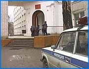 ></p><p class=c_tn>Правила дорожного движения регулируются не только дорожными знаками и светофорами. Для того, чтобы водители их соблюдали, сотрудники ГИБДД в своей работе применяют специальные приборы. Одним из таких приборов является, так называемый, радар - определитель скорости. С каждым годом эта техника становится все более совершенной. Соответственно и водителям приходится все труднее. Радары на вооружении Государственной инспекции дорожного движения появились в 60-х годах  и в своем развитии прошли путь от секундоскоростемера до известного всем водителям Барьера. В конце 90-х сначала в крупных, а затем и в более мелких городах появились радары нового цифрового типа. В ивановском ГИБДД это российские  приборы Сокол и Искра. Если раньше максимальное расстояние определения скорости было всего 300 метров, то теперь - 800. С возможностью фиксировать скорость автомобиля из находящегося на ходу патрульного экипажа. Но, пожалуй, главное достоинство этих приборов  - повышенная точность.</p><p class=c_tn>Кроме этого новые радары могут фиксировать скорость сразу двух автомобилей из общего потока. Раньше такое было невозможно.</p><p class=c_tn>С введением новых определителей скорости стали бесполезны и антирадары, которые водители устанавливают на автомобили для преждевременного обнаружения  патрулирующего инспектора. Теперь ни один антирадар этого сделать не сможет.</p><p class=c_tn>Похоже, что цифровые технологии, пробивающиеся в нашу жизнь, совсем скоро заставят  российских водителей выбирать между штрафом от 50 до 300 рублей и соблюдением скоростного режима.</p><p class=c_tn></p>
	
		<div class=