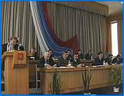 ></p><p class=c_tn>Состоялась пресс-конференция по вопросу объединения </p><p class=c_tn>Государственной противопожарной службы и Управления по делам гражданской обороны и чрезвычайным ситуациям Ивановской области.</p><p class=c_tn>Согласно указу Президента России Владимира Путина, Государственная противопожарная служба МВД Российской Федерации передается в структуру МЧС и до 1 января 2002 года будет преобразована в Государственную противопожарную службу МЧС РФ. По словам экспертов, главная цель такого решения – рациональное использование средств федерального и местных бюджетов и как следствие, улучшение материальной и технической базы двух служб. Как сообщили на пресс-конференции, полное объединение пожарных и спасателей произойдет не сразу. В течение 2-3 лет будет проводиться работа по подготовке Законодательных актов и нормативных документов. Также будет проработана финансовая документация. Итогом этой работы должен стать Федеральный закон,  регламентирующий порядок деятельности объединенной службы. В этом и следующем году финансирование и той, и другой службы останется без изменений. Все время пока идут работы по объединению, пожарные и спасатели будут работать в прежнем режиме. </p>
	
		<div class=