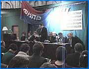 ></p><p class=c_tn>Семинар, посвященный гендерным отношениям в социально-трудовой сфере, проходит сегодня в Иванове. Он устроен учебным центром областного профобъединения. В семинаре принимают участие представители нескольких отраслевых профсоюзов из четырех областей центра России. Собравшиеся на семинар деятели профсоюзов обсуждают вопросы социального и трудового равноправия мужчин и женщин, а также проблемы межполовых отношений на производстве и в системе управления. По словам организаторов семинара,  слушателям не дадут готовых рецептов и методов, но лишь подтолкнут к поиску решений. А социологи проведут с ними ролевые игры.</p><p class=c_tn>Участники семинара обсудят  концепцию гендерной политики профсоюзов и деятельность ивановского профобъединеия по достижению межполового равноправия.</p><p class=c_tn>   Напомним, что на минувшей неделе в Ивановском госуниверситете состоялся круглый стол по теме устойчивых  стереотипов поведения и социальных ролей  мужчин и женщин. На семинаре отмечалось, что   одинаковые возможности для их самореализации все еще недостижимы. А Россия в этом плане и вовсе тяготеет скорее к Ираку, чем к Европе. Между тем, ивановский университет утвержден головным вузом страны по гендерным исследованиям в следующем году. К тому же, он получил грант на введение учебных курсов  для школ и вузов. На этих курсах будут закладываться новые основы межполовых отношений в обществе.</p>
	
		<div class=
