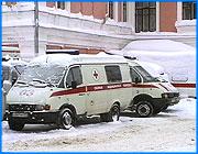 ></p><p class=c_tn>Новогодние и рождественские праздники закончились. К сожалению, не для всех первые январские дни были радостными. По сведениям сотрудников станции Скорой медицинской помощи за эту неделю количество вызовов было на порядок больше, чем обычно. Приближение праздничных гуляний сотрудники Станции скорой помощи почувствовали заранее. Уже с 28 декабря число экстренных вызовов стало увеличиваться. Впрочем, как всегда в преддверие праздника. Если обычно в сутки диспетчеры «Скорой» принимают в среднем примерно 450 звонков, то в новогодние и рождественские дни их число доходило до 700. По словам главного врача станции Людмилы Потапенко очень много вызовов поступало в связи с травмами. </p><p class=c_tn>Впрочем, Скорую помощь в эти дни ивановцы вызывали по самым разным причинам. При этом главная из них, на первый взгляд, вполне безобидна: переедание, вредное для некоторых хронических больных.  В результате в два раза увеличилось количество вызовов по поводу обострений гастрита и панкреатита. На статистику повлияло и излишнее увлечение спиртными напитками. За первую неделю нового года зафиксировано более 70 случаев алкогольного отравления людей разного возраста, в том числе и подростков. От переохлаждения организма и обморожения пострадали почти 30 человек. Почти все они находились в состоянии алкогольного опьянения. На здоровье ивановцев немало повлияли и погодные условия, в том числе резкие перепады температуры. В этом случае особенно страдают больные с сердечно-сосудистой патологией, артериальной гипертонией и бронхиальной астмой.  </p><p class=c_tn>О том, как нелегка работа врачей Скорой помощи можно судить хотя бы потому, что город с полумиллионным населением обслуживают всего лишь около 40 бригад. Машин в их распоряжении менее 30. А вызовы поступают почти каждую минуту. </p>
	
		<div class=
