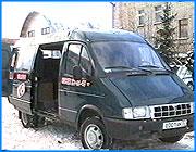 ></p><p class=c_tn>На днях в городской администрации на очередном заседании транспортной комиссии в очередной раз обсуждалась проблема маршрутных такси. В последнее время члены комиссии обеспокоены резким увеличением количества дорожно-транспортных происшествий. Одна из основных причин - несоблюдение правил дорожного движения водителями именно маршруток. С каждым днем пассажирских Газелей на улицах города становиться все больше и больше. Даже прошлогоднее повышение единого налога на вмененный доход никак не повлияло на настроение их владельцев. Бизнес это выгодный. Ведь о том, какова реальная зарплата водителя, знает только он сам. Вот и растет число маршруток на дорогах города. А между тем только за последнее время по вине их водителей произошло 27 серьезных дорожно-транспортных происшествий.</p><p class=c_tn>Сейчас на городских маршрутах разъезжают более 300 частных «Газелей». Почти треть из них работают без лицензий. В ноябре прошлого года городские власти провели мониторинг пассажиропотока. Предполагалось, что по его результатам  придется вводить дополнительные маршруты.  Для водителей-частников это стало своеобразным сигналом и число «Газелей» на дорогах резко возросло. Опасения городских чиновников оказались необоснованными, количество маршрутов осталось прежним. А вот городским властям, похоже, теперь придется несладко. Разобраться с потоком частных перевозчиков нелегко. Решить проблему собираются следующим образом. С 1 марта областное управление ГИБДД вводит желтые номера для маршрутных такси. Так что любителям «нелицензированного калыма» не позавидуешь</p><p class=c_tn>Сумеют ли городские власти найти оптимальный выход из создавшейся ситуации, покажут сводки дорожно-транспортных происшествий. </p>
	
		<div class=