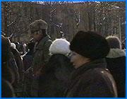 ></p><p class=c_tn>Сегодня в областной администрации состоялось заседание координационного комитета содействия занятости населения Ивановской области. Участники совещания подводили итоги прошедшего года и планировали  работу на будущее. По утверждению руководителей службы, по-прежнему нерешенными остаются вопросы профориентации и распределения рабочих мест.</p><p class=c_tn> Приятно отметить, что с каждым годом проблема безработицы, как в нашей области, так и по всей стране стремится к нулю. Во всяком случае, именно об этом твердили члены координационного совета на протяжении всего заседания. Только в прошлом году в областные центры занятости обратилось более 140 тысяч человек. И все же это не означает, что сейчас найти работу большая проблема. Главное - желание трудоустроится. По данным Департамента федеральной государственной службы занятости населения на сегодняшний день в нашей области  -  около 7 тысяч вакансий. А официально зарегистрированных безработных менее 8 тысяч. Это значит, что уровень безработицы в нашей области в начале этого года составил чуть более 1 %. Кстати, эта цифра совпадает и со среднестатистическим показателем по России. Правда, в некоторых районах области проблема безработицы по-прежнему остается актуальной. Это Верхнеландеховский, Юрьевецкий и Ильинский районы. Там не трудоустроено около 10 % населения. На сегодняшнем заседании шла речь и о скрытой безработице. Примерно 150 тысяч безработных в области не зарегистрированы департаментом федеральной государственной службы занятости населения. Подавляющее большинство этих людей не обращаются в службы занятости потому, что, вероятно,  просто не доверяют помощи государства. </p>
	
		<div class=