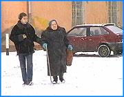 ></p><p class=c_tn>В городском Управлении социальной защиты населения подводили итоги работы за прошлый год. Несмотря на все усилия правительства по оказанию социальной помощи, сегодня более 70 % населения города имеют доход ниже прожиточного минимума. В прошлом году различные виды социальной помощи, включая консультативную, получили более 200 тысяч ивановцев, или 41 % населения города. Затраты, без учета расходов на оздоровление детей, составили более 140 миллионов рублей. Но и этой внушительной суммы оказалось недостаточно, чтобы удовлетворить реальную потребность населения в социальной помощи. По-прежнему из-за нехватки денег страдают ветераны и инвалиды. </p><p class=c_tn> «Нам 118 миллионов 300 тысяч выделили на выполнение закона о социальной защите ветеранов и инвалидов, тогда как реальная потребность была триста тринадцать миллионов рублей. Получается, что для выполнения закона мы получили лишь тридцать семь целых и семь десятых процента, что, конечно, недостаточно», - сообщила начальник управления соцзащиты Е.Лукашева.   </p><p class=c_tn>Большое место в работе управления в прошлом году было отдано работе с детьми и подростками, проведению занятий в семейных клубах, организации их отдыха и досуга. Успешно был реализован проект, посвященный летнему отдыху и оздоровлению детей Лето - 2001 года. В текущем году в работе с детьми большое внимание будет уделено профилактике детской безнадзорности, которая приобрела невиданный размах. В ближайших планах управления соцзащиты - строительство транзитного центра для безнадзорных детей. </p><p class=c_tn></p>
	
		<div class=