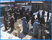 ></p><p class=c_tn>Сегодня отмечается Всемирный день защиты прав потребителей. Этому событию была посвящена пресс-конференция, прошедшая в Городской администрации. Из года в год количество обращений в контролирующие органы со стороны обманутых потребителей продолжает расти.</p><p class=c_tn>Закон “О защите прав потребителей в Российской Федерации был принят 10 лет назад. И за эти годы претерпевал многочисленные изменения. Новые положения статей закона более четко прописали ответственность производителя и продавца за качество товара. В настоящее время действует уже третья редакция Закона, которая устранила многие разночтения с положениями Гражданского кодекса. В пресс-конференции, посвященной Всемирному дню защиты прав потребителей, приняли участие члены координационного совета при главе города и другие заинтересованные лица. На сегодняшнем заседании было отмечено, что за 10 лет, прошедших после принятия федерального Закона о защите прав потребителей, более грамотными стали как покупатели, так и продавцы. Тем не менее, о благополучии на рынке товаров и услуг говорить пока рано.</p><p class=c_tn>В прошлом году комиссией по защите прав потребителей было рассмотрено более 500 обращений граждан по вопросам торговли. Около 200 – по коммунальным вопросам, и примерно столько же – по проблемам бытового обслуживания. Ивановцам была оказана помощь в составлении 350 претензий. Из них дошли до суда только 40 заявлений. Не доводить дело до судебного разбирательства стараются сами предприниматели. Почти все судебные решения были вынесены в пользу потребителей. Однако остается немало проблем. Максимальная сумма штрафа для нарушителей торговли - не более 50 рублей. Суды же часто выносят весьма мягкие вердикты. </p><p class=c_tn>Сегодня руководитель Ивановского областного Общества по защите прав потребителей Василий Цветков благодарил всех, кто за эти годы оказывал обществу помощь. И при этом участники сегодняшней встречи предложили ввести в  ивановских школах отдельный курс по изучению законов по защите прав потребителей. </p><p class=c_tn></p>
	
		<div class=