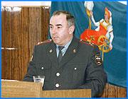 ></p><p class=c_tn>В милицейской среде ходят слухи о скорой отставке начальника УВД г. Иванова Сергея Балашова. Сергей Петрович не так давно отметил 50-летний юбилей и, в принципе, вполне может уйти на пенсию в любой день. Эти слухи опроверг в беседе с корреспондентом Иваново-Вознесенска начальник УВД области генерал Панин:</p><p class=c_tn>- Это полный бред. Ни о чем подобном Балашов со мной не говорил. Уходить на пенсию ему еще рано, 50 лет - нормальный возраст для полковника.</p><p class=c_tn>Но такие слухи имеют под собой вполне реальную почву. Сейчас многие работники силовых структур подыскивают себе новую работу или просто выжидают, желая посмотреть, что получится из грядущего 1 июля изменения системы оплаты труда в органах. Вполне может так случиться, что работающий в милиции пенсионер будет после 1 июля получать со всеми надбавками меньше, чем его неработающий коллега. Так что наверняка не только полковник Балашов, но и многие его сослуживцы ожидают лета с некоторой неуверенностью в будущем.</p><p class=c_tn></p><p class=c_tn>Александр Горохов</p><p class=c_tn>Иваново-Вознесенск</p>
	
		<div class=