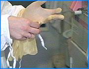 ></p><p class=c_tn>Сегодня открылась новая женская консультация на ул. Маяковского. В течение последних двух месяцев в помещении шел ремонт, оборудование завозят до сих пор, и уже на этой неделе консультация начнет принимать первых клиентов. Финансировали данный проект из городского бюджета. Для того, чтобы проверить как использовались средства, на открытие приехал  глава города  Александр Грошев. В последний раз женские консультации в Иванове открывали 2 года назад. Поэтому начало работы консультации на Маяковского врачи считают маленькой победой. Чиновники городской администрации также в один голос говорят, что на хорошее дело денег не жаль. Учитывая проблемы городского бюджета, факт тем более приятный. Поэтому на открытие глава города Александр Грошев приехал лично.</p><p class=c_tn>И еще новшества. В своей работе врачи будут использовать новые диагностические системы. Вместо учетных карточек появится компьютерная регистрация. Также закуплено новое операционное оборудование. </p><p class=c_tn>В конце этой недели врачи начнут принимать первых пациенток. А в городском здравотделе уже думают об открытии следующей консультации. Говорят, что назрела необходимость - в первом квартале в Иванове родилось на 120 детей больше, чем за тот же период прошлого года. </p>
	
		<div class=