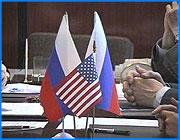 ></p><p class=c_tn>Сегодня  в Ивановском Государственном Университете прошла конференция  под названием Международное сотрудничество и академическая мобильность. Ученые, аспиранты и студенты обсуждали процессы интеграции высшей российской школы в систему образования Европы и Америки. </p><p class=c_tn>У вопроса как минимум две составляющие - расширение политического влияния России на мировое сообщество и возможность существенно пополнять федеральный и местные бюджеты. Более активное сотрудничество в образовании позволит российским аспирантам и студентам спокойно учиться  за рубежом. А это означает и дальнейшее совершенствование российской науки. Это же позволит развивать экономику страны и как результат - укреплять политическое влияние России на мировое сообщество. Есть и экономический интерес: чем больше в Россию приезжает иностранных студентов, тем выше доходы в бюджеты различных уровней. В США, например, где учится 500 тысяч иностранных студентов, доход от их учебы составляет 9 миллиардов долларов в год. Для того, чтобы как можно больше иностранцев поехали в Россию, а наши молодые ученые, аспиранты и студенты за рубеж, необходимы реформы. Министерство образования в процессах интеграции ведет себя осторожно - только начинает работать система единого экзамена и двенадцатилетнего образования - первые шаги на пути приближения к европейским стандартам. Но осторожность оправдана. Задача российского высшего образования - в ближайшие 10 лет выбрать все лучшее у себя, взять наиболее ценное за границей и к 2010 году органично влиться в мировую образовательную систему. 2010 - это год, когда в Европе будут приняты единые стандарты высшего образования и тогда необходимо будет выбрать - мы со всеми или сами по себе. </p>
	
		<div class=