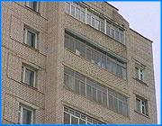 ></p><p class=c_tn>В городском Управлении внутренних дел сегодня прошла пресс-конференция. Говорили о росте квартирных краж в период с 1 по 5 мая, а также о том, как уберечь свое имущество. Сотрудники уголовного розыска предсказывают дальнейшее увеличение такого рода преступлений и призывают граждан быть особо бдительными в предстоящие праздничные и выходные дни. </p><p class=c_tn>Если в начале года воры особых хлопот сотрудникам угрозыска и криминальной милиции не доставляли, то с наступлением дачного сезона и в праздничные дни произошел настоящий всплеск квартирных краж. За 5 праздничных дней в Иванове совершено 35 преступлений такого рода. В обычные дни эта цифра значительно меньше. Самый простой способ уберечь свое имущество - поставить квартиру на сигнализацию. Тем, кто этого сделать не может, сотрудники УВД рекомендуют соблюдать элементарные меры предосторожности - закрывать форточки и двери на балконе. Попросить знакомых или родственников последить за квартирой во время отъезда. Говорили на пресс-конференции и о новом способе краж - подборе ключей к укрепленным дверям.</p><p class=c_tn>Если вас все же обокрали, лучше как можно скорее обратиться в милицию. От этого зависит главное: удастся ли задержать воров и вернуть похищенное имущество. С начала года сотрудниками УВД было арестовано 8 преступных групп, занимавшихся квартирными кражами, но похищенное пострадавшим вернули не полностью - нынешнее законодательство к скупщикам краденного относится слишком терпимо и по этой же причине бороться с этим видом преступлений становится все труднее. Поэтому и проходила сегодняшняя пресс-конференция под девизом: На милицию надейся, и сам не плошай.</p>
	
		<div class=