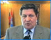 ></p><p class=c_tn>Первый вице-президент Олимпийского комитета России, президент Всероссийской федерации плавания Геннадий Алёшин посетил сегодня Ивановскую область. Вечером в зале заседания областной администрации состоялась пресс-конференция.</p><p class=c_tn>Владимир Алёшин - специалист по плаванию. Его визит в нашу область не случаен. Руководство российского спорта считает, что в таких регионах, как наш, вполне возможно организовывать спортивные базы, готовить спортсменов и даже производить спортинвентарь. По мнению Алешина, наша область выгодно расположена географически - близко от столицы. По этим вопросам готовится соглашение между Министерством спорта, который недавно возглавил Вячеслав Фетисов, и администрацией нашей области. Документ обязательно будет подразумевать проведение в Иванове и области различных российских и международных соревнований  и турниров. Выгода для региона очевидна: приезд множества спортсменов и туристов добавит средства в бюджет. В свою очередь западным туристам интересна не только спортивная, но и культурная программа. Как президент всероссийской федерации плавания, Геннадий Алешин обеспокоен вопросами, связанными с обучением плаванию детей. Он считает, что в области - солидная материальная база и обучением плаванию стоит лишь начать заниматься.</p><p class=c_tn>В целом у олимпийского чиновника остались благоприятные впечатления от спортивных объектов области. А скоро к нам пожалует Министр спорта Вячеслав Фетисов. </p>
	
		<div class=