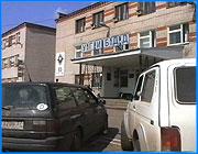 ></p><p class=c_tn>Святая церковь охотно помогает мирянам решать многие проблемы, и не только духовные, но порой и хозяйственные. Теперь ивановские автоинспекторы будут надежно защищены от темных сил. В этом уверен настоятель Свято-Введенского монастыря архимандрит Амвросий. Вчера он освятил здание областного управления ГИБДД.</p><p class=c_tn>О необходимости освятить здание ГИБДД говорили давно - построили его много лет назад, а представители церкви здесь никогда не были. И руководство МВД дружбу с церковью поддерживает и одобряет. Настоятель Свято-Введенского монастыря архимандрит Амвросий убежден, что давно бы надо русским развернуться лицом к Богу - в этом спасение и очищение души. Окропили святой водой и автомобили инспекторов. </p><p class=c_tn>Священнослужители уверены, что сотрудники ГИБДД почувствуют улучшения совсем скоро: освящение всем помогает. Верят в это и инспекторы. Они и сами давно понимали необходимость такого действа. Уже сейчас в управлении говорят, что такие визиты станут постоянными. На этом сотрудничество между церковью и управлением ГИБДД не закончится. В ближайших планах крестный ход по улице Куконковых, самой аварийной в городе. Кстати, в прошлом году небольшой отрезок этой дороги освящали. С тех пор там не произошло ни одного ДТП.</p>
	
		<div class=