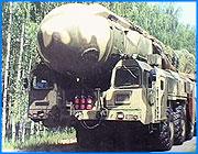 ></p><p class=c_tn>За оградой из колючей проволоки, живет тейковский фермер Михаил Копачёв. Его хозяйство расположено на месте взорванной ракетной шахты, всего в нескольких сотнях метров от села Алферьево. Пятеро компаньонов начинали хозяйство на этом месте в начале девяностых годов. Они устроили звероферму на пятьсот голов. Выращивали лис и песцов. Пушнину сбывали перекупщикам. Потом начались сложности  с кормами, и партнеры разошлись в разные стороны. Михаил остался - не хотелось бросать недостроенный в ту пору дом. Живут вдвоем - он и жена. «Хотелось нам жить на природе, получать экологически чистые продукты, заниматься делом своим - и ни от кого не зависеть», - говорит Михаил. </p><p class=c_tn>Поначалу казалось -  есть все условия. Сохранились ограда, трансформаторная станция, бывшая караулка - она стала коровником.  Но мощная мясорубка - все, что осталось от зверофермы. Холодильную установку украли. С коровами тоже пришлось расстаться.  В прошлом году Михаил Копачев засеял три гектара картошкой. Надеялся продать - картошка не уродилась. Нынешним жарким летом не стал делать и этого. Работает в военной части. Ферма пока стала дачей.   Замеры радиации здесь последний раз выполняли  лет десять назад. Параметры оказались в пределах нормы.</p><p class=c_tn>Шахту фермер сам присыпал землей после того, как - несколько лет назад - в ней захоронили старые деньги. Их привезли сюда на одиннадцати КАМАЗах. Дали справку, что для здоровья деньги  не опасны. И все равно туда Михаил Копачев старается не ходить.</p><p class=c_tn>При взрыве ракетной установки пострадали даже строения. Ремонтировать не на что. На несколько метров оказалась откинутой крышка шахты - огромный черный диск. </p><p class=c_tn>«Что же»,- говорит Михаил Сергеевич,- «рядом село, там люди живут. Чем здесь опаснее?» Готовит цветочные семена на будущий год, сушит яблоки в печке. Вода в кране родниковая. Трубу к роднику - четверть километра - прокладывал сам.  Во дворе супруга затопила печку-прачку, зовет ее Мой индезит. А в розах гуляют куры. </p><p class=c_tn>Василий Когаловский</p><p class=c_tn></p>
	
		<div class=