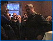 ></p><p class=c_tn>«Государство не может в одиночку справиться с проблемами детской безнадзорности», - заявляет руководство областного управления соцзащиты.   Решено привлечь к решению этой задачи общественные организации. Сегодня общественники встретились с представителями социальной защиты и инспекций по делам несовершеннолетних. Сейчас в области зарегистрировано почти три тысячи неблагополучных семей, в которых проживают более пяти тысяч детей. Из них свыше тысячи человек состоят на учете в милиции. Изменить судьбу и социальное окружение мало кому удается.</p><p class=c_tn></p><p class=c_tn> У четырнадцатилетнего Гриши тоже пока не получается. Три его брата и сестра сейчас в тюрьме. Сам он сбежал из спецПТУ в Костромской области. Когда он отбыл половину наказания за кражи, умерла мать. Деньги на похороны дали в соцзащите. В Иваново приехал, чтобы навестить могилу матери. Когда пришел в родной дом, оказалось, что комната в коммуналке, где Гриша жил раньше, опечатана. Сейчас обретается у знакомых. На центральном рынке перебивается случайными заработками, делает, что умеет.  «Грузить арбузы, дыни. Разгружать, загружать. Так и зарабатываю», - говорит он.</p><p class=c_tn>Говорит, что такая свобода хуже неволи в спец ПТУ. Собирается туда вернуться. Срок закончится - пойдет в детдом. На судьбу не ропщет и ничему уже не удивляется, потому что видел судьбы и пострашнее. </p><p class=c_tn></p><p class=c_tn>Круглый стол в управлении соцзащиты и был организован, чтобы таких судеб стало меньше. Начальник управления Галина Штепа признается, что соцзащита, милиция и школа не справляются. Не хватает средств, кадров. Поэтому просит помощи у общественных организаций. Откликнулись комсомол, пионерия, ветераны, военно-патриотические клубы, школьный актив и другие. Перед встречей в этих организациях провели анкетирование. Результаты получились неожиданные: общественники признают, что бороться за детское счастье надо. При этом роль своих организаций в этом благородном деле ставят на седьмое место. Но сегодняшняя встреча, по мнению организаторов, может изменить ситуацию. В области должно стать больше кружковцев и активистов, а неприкаянных - меньше. </p><p class=c_tn></p><p class=c_tn>Сергей Хохлов</p>
	
		<div class=