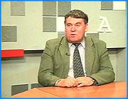 ></p><p class=c_tn>В многопартийной политической жизни России появился новый игрок. Официально зарегистрирована Российская объединенная промышленная партия (РОПП). 4 ноября в столице состоялось заседание Политсовета новой партии. Где собрались лидера региональных объединений из более чем 50 субъектов РФ. Ивановскую область представлял Владимир Ильич Толмачев.</p><p class=c_tn></p><p class=c_tn>- Владимир Ильич, в принципе, РОПП уже состоявшаяся структура, получившая статус политической партии, и даже успевшей опубликовать основные пункты своей программы, тогда зачем было собирать Политсовет?</p><p class=c_tn></p><p class=c_tn>- Внимание к промышленной партии не случайно, и программная статья лидера РОПП Елены Паниной немного так раскрывает то, зачем партия нужна и к чему она будет стремиться. А по большому счету не секрет, что у нас сегодня в промышленности и экономике не все очень хорошо. Темпы, которые сейчас реально существуют и в России и особенно в Ивановской области напоминают годы застоя. Мы что-то сейчас проедаем нефтяное, а про главный источник роста экономики - индустрию - мы забыли.</p><p class=c_tn></p><p class=c_tn>- Получается, что РОПП предлагает свои рецепты выхода из кризиса? Если такие предложения есть, то следует понимать, что Ваша структура считает, что сегодняшнее положение дел происходит по субъективным причинам? </p><p class=c_tn></p><p class=c_tn>- На сегодняшний день партия видит необходимость сделать какой-то серьезный скачок. Причем прорыв должен быть таким, чтобы темпы роста экономики были порядка 7-10-11% в год. А сейчас у нас от силы 2%, да и то только на бумаге. Если мы хотим возродить Россию, то у нас выхода нет, только обеспечение роста экономики. Не случайно, президент страны не так давно указал именно на это. Наша партия и реагирует, предлагает, может быть, свои методы. Потому что у нас собраны и академики и практики-промышленники. Все они присутствовали на Политсовете.</p><p class=c_tn></p><p class=c_tn>- Владимир Ильич, согласитесь, что простая декларация необходимости ежегодного промышленного роста на уровне 10% проблему не решает. Если у партии есть собственный взгляд, то в чем он заключается?</p><p class=c_tn></p><p class=c_tn>- Мы сегодня видим два основных резерва. Первое - накопленный интеллектуальный потенциал, пока еще не растерянный. Кстати, в нашей области здесь еще все более менее благополучно. Второе - наши природные ресурсы, которыми мы рационально так и не распоряжаемся, как, например, соседние с нами страны. Основная задача соединить эти два фактора, и подумать, как наиболее эффективно это сделать. Сейчас на Политсовете было решено провести внутрипартийную дискуссию, чтобы общую платформу партии выработать коллективно. Такая дискуссия будет проведена и в нашей области, чтобы региональные предложения были также учтены при выработке партийной экономической платформы.</p><p class=c_tn></p><p class=c_tn>- РОПП это партия оппозиционная?</p><p class=c_tn></p><p class=c_tn>-Сейчас оппозиционной ее называть нельзя, потому что на сегодня она пропрезидентская партия. Это очевидно. Но здесь вопрос ставится так. Пока политическая воля президента идет в точном фарватере того, что нужно нашей экономике, мы всегда будем пропрезидентской партией. Но если будут отклонения, то партия всегда оставляет за собой право критиковать и правительство и президента.</p><p class=c_tn></p><p class=c_tn>- Как идет процесс строительства партии в регионах?</p><p class=c_tn></p><p class=c_tn>-  9 октября - официальная дата регистрации партии в Министерстве юстиции Российской Федерации. Сейчас идет процесс регистрации региональных отделений, в том числе и в Ивановской области. Это процесс самого ближайшего будущего, потому что все необходимые документы мы уже получили. </p><p class=c_tn>Сейчас в 50 регионах отделения партии уже созданы, и еще в 20 идет процесс в виде собраний.</p><p class=c_tn></p><p class=c_tn>- Несмотря на Ваши слова, что экономическая программа партии будет еще только прорабатываться в ходе внутрипартийной дискуссии, сроки ее реализации уже определены в материалах Вашего лидера Елены Паниной. Все задумки должны воплотиться в жизнь через пять лет, а времени до выборов очень немного. Вы успеете подготовиться к декабрю 2003 года?</p><p class=c_tn></p><p class=c_tn>- Вы знаете, если партия будет ставить задачи к реализации через 20 лет, то я, например, уже не доживу. Надо различать долгосрочную стратегию и дела, которые должны выполнятся в течение максимально короткого срока.</p><p class=c_tn></p><p class=c_tn>- Желание, наконец, обратить внимание на нашу научную общественность - это просто не стремление занять пустующую нишу и привлечь к избирательным урнам наиболее активную часть российского электората?</p><p class=c_tn></p><p class=c_tn>- Да это и не секрет. Наиболее продвинутые политики давно нам говорят, что утечка мозгов из страны приобретает катастрофический характер. Мы готовим кадры, научный потенциал пока остается, но наиболее талантливые давно уезжают из страны и работают на экономики других государств. Само время сейчас требует заняться научными кадрами и обеспечить их теми условиями, чтобы они, безусловно, оставались в России.</p><p class=c_tn></p><p class=c_tn>- А кто еще Ваши избиратели?</p><p class=c_tn></p><p class=c_tn>- Если говорить широко, то это, конечно, все, кто связан с реальной экономикой. Потому что только здесь что-то делается, чтобы улучшить нашу жизнь.</p><p class=c_tn>Я считаю, что одна из главных задач, чтобы в РОПП предприниматели и представители крупной промышленности были представлены в равных условиях. Я был бы очень удовлетворен, если бы наше региональное отделение сумело объединить и Союз промышленников и районные союзы предпринимателей и вообще всех, кто работает в реальном секторе экономике. Торговля сюда входит, безусловно.</p><p class=c_tn></p><p class=c_tn>- В программе РОПП четко указано, что партия собирается активно привлекать государство для регулирования экономических процессов, но и предприниматели и промышленники не раз заявляли, что считают, будто сегодня государство и так слишком вмешивается в законы рыночных отношений. У Вас не получится в этом вопросе внутрипартийного конфликта интересов?</p><p class=c_tn></p><p class=c_tn>-  Государство должно  вмешиваться не в дела предпринимателей, а должно создать такие условия, чтобы последние стремились вкладывать свои деньги именно в российскую экономику, а вот здесь и не хватает политической воли государства.</p><p class=c_tn></p><p class=c_tn>- На последнем Политсовете ивановскому региональному отделению ставились конкретные задачи, кроме завершения процесса партийного строительства?</p><p class=c_tn></p><p class=c_tn>- Пока до этого дело не дошло, но наиболее важный момент - создание молодежного крыла партии. Сейчас взрослый электорат давно поделен между другими политическими партиями, поэтому нам необходимо на свою сторону привлекать молодежь. Нам предложено два варианта на выбор. Есть идея создать только молодежное крыло регионального отделения, и там будут только члены партии, либо пойти по пути комсомола, те создать отдельное юридическое лицо - Молодежный союз промышленной молодежи.</p><p class=c_tn>Структура будет тесно работать с региональным отделением партии. Оба варианта имеют свои плюсы и недостатки. Я больше склоняюсь ко второму варианту, но начинать, наверное, надо с создания молодежного крыла.</p><p class=c_tn></p><p class=c_tn>- Говоря о будущих выборах в Государственную Думу, на какое число мест в парламенте РОПП рассчитывает?</p><p class=c_tn></p><p class=c_tn>- Я думаю, что партия будет активно участвовать во всех выборах. То, что сейчас в законодательном Собрании ивановской области промышленники разделились на несколько частей, как раз говорит о том, что нет какой-то объединяющей политической силы.</p><p class=c_tn></p><p class=c_tn>Илья Лапшин</p>
	
		<div class=