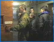 ></p><p class=c_tn>В последнее время следственный изолятор управления исполнения наказаний посещают  подростки, стоящие на учете в инспекции по делам несовершеннолетних. Частые гости СИЗО - ребята из проблемных районов Иванова, где ситуация с подростковой преступностью особенно тяжела - из Сластихи, Сортировки, Воробьева, тридцатого микрорайона. Подобные экскурсии проводятся для того, что бы показать молодежи, какова жизнь в тюрьме, так ли она хороша, как им расписывают их знакомые. В следственном изоляторе для подростков сейчас содержится около ста двадцати подозреваемых, обвиняемых и только что осужденных, которые ждут отправки по этапу. Сегодня к ним присоединилось еще восемь. Половина из них сейчас находится под следствием, другая половина осуждена условно. Им осталось сделать всего один шаг, чтобы оказаться в камерах по - настоящему. А для того, чтобы этого не случилось, воспитатели СИЗО организовали ликбез по уголовному кодексу. Наиболее распространенные статьи, по которым сидят малолетки- кража, грабеж, разбой и преступления против личности - убийство и изнасилования. В последнее время подростки попадают с 228 статьей - наркотики. Срок у всех разный, но не более десяти лет, так как они не достигли совершеннолетия. </p><p class=c_tn>По словам начальника отдела по воспитательной работе СИЗО Максима Дедика главная цель экскурсии не показать достижения, а убедить молодых людей что тюрьма – это учреждение серьезное. Достаточно сильный стресс, который в будущем может остановить от преступления.</p><p class=c_tn>В качестве примера привели из камеры ветерана СИЗО. Алексей здесь год и три месяца. За убийство трех человек ему дали десять лет. Сейчас он ждет отправления в колонию. А вчера у него было день рождения. Ему исполнилось семнадцать. </p><p class=c_tn>Криминальная романтика, воровское братство - все басни для глупцов. Ничего романтического здесь нет, доказали работники СИЗО, одна грязь и тоска: «Это солнышко, отходняк, телевизор, вот и все. Целый день греются на солнышке, смотрят телевизор.»</p><p class=c_tn>На жаргоне, солнышко - это вентиляционное отверстие, телевизор - полка для посуды. На самом деле телевизор смотрят по очереди всей камерой. Если ты не в карцере, положена ежедневная прогулка продолжительностью два часа, раз в неделю - баня. Вся жизнь протекает в камере. На этаже у малолеток они не так переполнены, как у взрослых. Здесь и спят, и едят, ходят в туалет, и стирают, и пишут письма, и ведут разговоры за жизнь. Из уличной вольницы ребята попадают под пресс. Здесь нельзя грубить, друг другу передавать предметы, но можно соблюдать чистоту, тишину и обязательно надо подчиняться воспитателям. Иначе - карцер. А напоследок ребят накормили тюремным супом. Впечатления от экскурсии остались не слишком приятные. Один из подростков высказал общее мнение: «Я сюда не хочу, тут плохо кормят.</p><p class=c_tn>на воле что хочешь делаешь, а тут телевизор - раз в неделю.»</p><p class=c_tn>По статистике, в качестве подозреваемых и обвиняемых в СИЗО попадает от двух до пяти процентов подростков, побывавших здесь на экскурсии. Видимо такая форма воспитательной работы весьма действенна.</p><p class=c_tn></p><p class=c_tn></p>
	
		<div class=