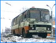 ></p><p class=c_tn>Тяжба вокруг предоставления льготного проезда на частных автобусах, похоже, получила свое разрешение. Напомним, в защиту льготников выступило ивановское областное общество по защите прав потребителей. Иск был направлен против частного перевозчика Абурджании, отказывавшего в предоставлении этой услуги. Семнадцатого марта суд вынес решение - признать действия предпринимателя неправомерными и обязать его исполнять закон. Уточним: иск был направлен против действий конкретного частного предпринимателя - Гочи Абурджания. И еще - решение суда касается перевозок на автобусах типа ПАЗ (у Абурджании один такой автобус). Ни о каком льготном проезде на частных таксомоторах («Газели») речи не идет. Правозащитники, отстаивая интересы льготников, ссылались на несколько законодательных актов. В частности, на положения Гражданского кодекса, в котором прописано, что если имеются свободные места, то перевозчик не вправе отказывать в бесплатном проезде.</p><p class=c_tn>Между тем аналогичные иски могут быть направлены против еще ряда предпринимателей. Правда, число последних невелико – четыре человека. Остальные - законопослушные перевозчики, исправно исполняют закон.</p><p class=c_tn>Любопытно, что городская администрация в лице господина Сотова, начальника управления транспорта и связи, поспешила эту победу присвоить себе. Однако роль чиновников на суде была совершенно иная. По инициативе суда администрация была привлечена к участию в этом судебном процессе в качестве третьего лица и, на стороне ответчика.  Отметим, что пока решение суда не вступило в законную силу. Ответчиком подана кассационная жалоба. </p><p class=c_tn></p><p class=c_tn></p><p class=c_av>Дмитрий Попов</p>
	
		<div class=