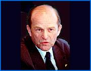 ></p><p class=c_tn>Обещанные ранее Минфином шестьдесят миллионов рублей, для погашения долга энергетикам, Иваново так и не получит.  Эта информация прозвучала сегодня из уст мэра Александра Грошева на совместном заседании комитетов городской думы. Депутаты в это время обсуждали тему подачи горячей воды и подготовку к новому отопительному сезону города. Несмотря на то, что заседание комитетов думы проходило с утра, депутаты сегодняшнюю встречу назвали вечер вопросов и ответов. Дело в том, что уже несколько недель думцы упорно муссируют тему погашения городских долгов. Но к окончательному результату придти не могут. Чтобы рассчитаться с энергетиками ивановская администрация еще с начала года пытается распродать часть своей собственности. Однако, спустя месяцы перечень объектов для продажи муниципалитетом так и не определен. До сего дня депутаты даже не знали сумму долга города перед Ивэнерго. Сколько необходимо продать зданий, чтобы полностью рассчитаться с энергетиками? Чтобы прояснить ситуацию народные избранники и созвали сегодня внеочередное заседание комитетов. Специально для этого пригласили мэра Александра Грошева. Однако, по мнению думцев, ничего нового глава города им не предложил. </p><p class=c_tn>Александр Грошев еще раз подтвердил, что этим летом горячей воды в квартирах ивановцев не будет. Более того, отметил Грошев, городскую администрацию сейчас не волнует вопрос с отсутствием горячей воды. Мэрия больше озабочена началом нового отопительного сезона. На первое мая текущего года муниципалитет задолжал Ивэнерго более трехсот миллионов рублей. Из них двести пятьдесят миллионов долги предприятия Ивгортеплоэнерго. И с каждым днем эта сумма увеличивается – на задолженности начислены пени и штрафы. </p><p class=c_tn>Сейчас долг энергетикам с учетом штрафов составляет полмиллиарда рублей. К тому же, ранее обещанные Минфином шестьдесят миллионов рублей, город так и не получит - сообщил Грошев. Последняя надежда, отметил мэр, на распродажу городского имущества. Но список не готов. Сама процедура продажи объектов займет не менее полугода. Не за горами - очередной отопительный сезон. Как быть дальше городская администрация пока не знает. </p><p class=c_tn>Между тем, после длительного обсуждения списка продаваемых объектов, мэр сознается, что нужно разработать новый перечень муниципальных зданий. Говорит, мол надо подумать о судьбе арендаторов. А время идет. Вопрос, где взять деньги,  остается открытым. Мэрия и депутаты решили в течение двух недель определиться с продаваемыми объектами окончательно. И предложить на очередное заседание Думы конкретную программу по выходу Иванова из энергетического кризиса. </p><p class=c_tn></p><p class=c_av>Владимир Еремин</p>
	
		<div class=