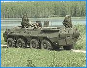 ></p><p class=c_tn>Обитатели местечка Березовая Роща стали вчера свидетелями захватывающего зрелища. </p><p class=c_tn>Там  проходили показательные выступления отряда специального назначения Ураган. Освобождение заложников и парашютный десант - все это было частью выездного заседания Совета при Управлении Исполнения Наказаний по Центральному федеральному округу. </p><p class=c_tn>Березовая Роща. Красоты среднерусской природы. Царство гармонии и спокойствия. Но через несколько минут все здесь огласится звуками выстрелов и взрывов. В небо поднимутся самолеты. А люди в камуфляже вступят в бой.</p><p class=c_tn>Первыми выступают воспитанники военно-спортивного клуба Сокол. Ребята демонстрируют навыки рукопашного боя. Профессионалы отмечают у юных бойцов четкость и высокую технику. Но вот - основная часть зрелища. Слово - спецназу. На небольшой поляне под музыку немецкого Раммштайна разворачивается настоящая битва. Палитра силовых приемов и методов самообороны, боевые искусства Европы и Востока. Оторваться невозможно.</p><p class=c_tn>Среди зрителей - высокопоставленные чиновники уголовно-исполнительной системы Центральной России. Они с нетерпением ждут следующей части спектакля - захвата бронемашины.</p><p class=c_tn>Спектакль отрежиссирован безупречно. Разрыв между действиями - секунды. Сейчас спецназ будет освобождать заложников. Бойцы затаились в траве и кустарнике. Несколько мгновений тишины, а затем - молниеносная атака.</p><p class=c_tn>Заложники свободны, преступники - схвачены. Время рукоплескать. Но, оказывается, это еще не все. Поляну окутывает сигнальный дым - на десерт обещан десант парашютистов</p><p class=c_tn>Спектакль закончен. Актеры улыбаются, а зрители не скрывают удовольствия от увиденного. Наконец, финальное построение. Солнце плавит краску на лицах бойцов. Старые вояки говорят: спецназ - он, как всякое оружие, не должен ржаветь и все время быть в готовности. Противник ценит эти качества - говорят спецназовцы.</p><p class=c_tn>Выстрелы и взрывы гремели ровно десять минут. А еще через пару минут здесь снова воцаряется тишина. Никакой техники, никаких людей в камуфляже. Только гладь озера и березы над головой. </p><p class=c_tn></p><p class=c_tn></p><p class=c_tn></p><p class=c_tn></p><p class=c_tn></p><p class=c_tn></p><p class=c_tn></p><p class=c_tn></p><p class=c_tn></p><p class=c_tn></p><p class=c_av>Дмитрий Попов</p>
	
		<div class=
