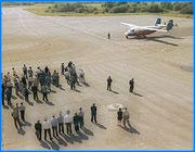 ></p><p class=c_tn>Подготовка к военно-патриотическому шоу Открытое небо входит в заключительную стадию. Организаторы обещают удивить ивановцев масштабностью разработанной программы. На празднование приглашены первые лица государства и популярные столичные рок-группы. Тем временем среди военных, участвующих в торжествах, муссируется слух о возможном теракте. В городе появляются рекламные плакаты шоу «Открытое небо». Не по чиновничьей прихоти, а по велению времени названо шоу военно-патриотическим. Соответственно и бюджет у праздника сравним с юбилеем губернии - по нашим сведениям это порядка двух миллионов рублей.. Приглашены высокопоставленные гости федерального значения и столичные модные группы Смысловые галлюцинации и Би - 2.</p><p class=c_tn>Нашим военным из организационного штаба праздника «Открытое небо» звонят постоянно. То один вопрос решить надо, то другой. Программа насыщенная - катание на воздушных шарах, шоу воздушных змеев, военный парад и много чего еще, что только на ЭТОМ празднике увидишь. Смущает, что все это происходит на фоне последних событий в Моздоке, Тушино и высказываний Президента о нежелательности массовых скоплений людей.  Впрочем, организаторы говорят, что поводов для беспокойства нет. Для обеспечения безопасности мероприятия создан штаб, куда входят представители всех силовых структур. </p><p class=c_tn>Похоже, что такие меры предосторожности нелишни. Еще за неделю некоторые военные, участвующие в празднике говорили о, якобы, готовящемся шоу с имитацией захвата шахидки или шахида,  - гримасы смутного времени. И вот сейчас появилась новая информация. По нашим сведениям спецслужбы, будь - то бы, располагают информацией о реальных террористах, имена которых уже известны. Правда, в федеральной службе безопасности от каких - либо комментариев поэтому поводу отказались. Организаторы же праздника и голубые береты, участвующие в шоу, эту информацию также не подтверждают и говорят, что  их выступление будет классическим, без захвата террористов. Но признаются, что к безопасности праздника относятся со всей серьезностью.</p><p class=c_tn>Столь пристальное внимание к безопасности объясняется еще и тем, что среди приглашенных  - первые лица государства, такие как Владимир Путин, Михаил Касьянов, министры внутренних дел и обороны страны. Другое дело, что никто из них не пока не подтвердил свое участие в празднике. Среди почетных гостей ожидают и Михаила Бабича. Именно он, находясь на посту вице-губернатора области, и стал инициатором проведения шоу. Его бывшие подчиненные, рассказывают, что и сейчас, занимая пост замминистра экономического развития и торговли, Бабич покровительствует губернии. </p><p class=c_tn>Но несмотря на это,  проблемы все равно остаются. Если программу шоу как-то уже утрясли, то с бесплатным проездом до места торжеств пока остается неясность. </p><p class=c_av>Андрей Кузьмичев</p>
	
		<div class=