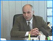 ></p><p class=c_tn>Вновь назначенное руководство «Ивгортеплоэнерго» провело сегодня свою первую пресс-конференцию. Журналистов попросили, чтобы они обратились к ивановцам с просьбой о выделении кредита доверия новой команде управленцев. Кроме этого, подробно рассказали о проблемах, перспективах и предстоящем отопительном сезоне. Перед вновь назначенными менеджерами стоит нелегкая задача  - за короткое время решить множество проблем и главное - вовремя начать отопительный сезон. «Ситуация очень сложная. Учитывая , что у нас ни у города, ни у нас этих средств сегодня не просматривается. НО работа ведется и думаю - здравый смысл и наши усилия не пропадут даром», - заверил директор МП Ивгортеплоэнерго Сергей Саванов.</p><p class=c_tn>Руководители признаются, что им досталось не самое завидное наследство. Изношенность сетей  девяносто процентов. Большие потери тепловой энергии. Сложные отношения с «Ивэнерго». Те требуют предоплату, а денег у предприятия нет. Соответственно нет прибыли. Итог - убытки в миллионы рублей. И неизбежное повышение тарифов, в том, числе и для населения - классический способ получения прибыли для всех менеджеров, -  и новых, и старых. Тарифы повысятся осенью примерно на пятнадцать-восемнадцать процентов. Это неизбежный процесс - объясняет профессиональный аудитор Наталья Лапшина. Недавно проведенная на предприятии проверка показала, что действующие тарифы на тепловую энергию обоснованы, а их дальнейший рост - это тенденция по всей стране, а не только в Иванове. Что касается нарушений в «Ивгортеплоэнерго» они есть, но вполне безобидны, аудиторы говорят, что все ошибки исправляются вовремя.</p><p class=c_tn>Вероятно, что выходом из кризиса могло бы стать акционирование предприятия. Но, как заявили руководители Ивгортеплоэнерго  - это длительный процесс и требует детальной проработки. Закончили же пресс-конференцию словами: Дайте нам кредит доверия. Мы будем работать честно. Если не можете написать хорошо, то лучше совсем не пишите.  </p><p class=c_tn></p><p class=c_tn></p><p class=c_tn></p><p class=c_tn></p><p class=c_tn></p><p class=c_tn></p><p class=c_av>Андрей Кузьмичев</p>
	
		<div class=