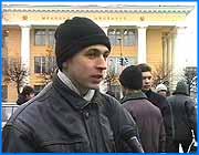 ></p><p class=c_tn>И еще об одном знаменательном  событии в политической  жизни города. Ассоциация студенческих профсоюзов Иванова  организовала сегодня широкомасштабную акцию.  У здания химико-технологической академии прошел митинг под девизом За честные выборы. Количество митингующих студентов было на удивление большим. Несмотря на уже достаточно сильный мороз нынешние молодые предпочли вместо уроков и лекций сегодня прийти на митинг. На импровизированной трибуне, пожалуй, впервые  за последнее время, произносились лозунги, напрямую касающиеся каждого из нас. Предстоящие декабрьские выборы поневоле  заставили даже бывших всегда аполитичными студентов, объединиться. И самим не только подумать о своем будущем, но и в  крайне эмоциональной, присущей только молодым, манере, громко заявить о своих целях. С уверенностью можно сказать. В этом  году ивановские студенты осмысленно пойдут на   выборы. Большинство из них четко представляют, что от их сегодняшней позиции зависит многое. Для многих механизм современных  предвыборных технологий уже не является тайной за семью печатями. Молодые уже давно поняли, борьба  идет не столько за направление, сколько за человека, наиболее выгодно представленного средствами массовой информации. По словам самих же митингующих студенты - неглупый народ. Не очень верят в то, что говорят по радио, пишут в газетах. Если пойдут на выборы, то они сами сделают свой выбор, независимо от того, что им навязывают.</p><p class=c_tn>А то, что до выборов осталось совсем немного времени еще больше  накаляет страсти.</p><p class=c_tn>Так студенты видят свое непосредственное участие в выборах: «Чем меньше осталось времени до выборов, тем больше агрессии. Наша задача снять агрессию, смягчить черный пиар, который льется  со всех столбов, это просто давление на психику.»</p><p class=c_tn>Некоторые признавались в том, что  сегодня специально пришли на митинг. Безразличие и нигилизм - у молодых нынче не в моде: «Лично я пришел потому, что мне не все равно, что творится в моем городе. Мне не нравится, что происходит на выборах. Разгул черного пиара....Некоторые кандидаты устроили мочилку другим. Но я лично не хочу, чтобы из ивановцев делали дураков, это нам же и аукнется.</p>
	
		<div class=