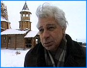 ></p><p class=c_tn>Деревянный храм в честь святого Серафима Саровского освящен сегодня в тридцатом ивановском микрорайоне. Новая церковь появилась в той части города, где до сих пор не было ни одной православной церкви. </p><p class=c_tn>Половина десятого утра. В храм Серафима Саровского прибывает архиепископ Амвросий. Короткая молитва у алтаря, на створках царских врат которого пока не хватает икон. Владыка снимает будничные одеяния, ему помогают переоблачиться в парадное. Ведь освящение храма - одна из самых важных церемоний. </p><p class=c_tn>Церковь заполнена народом,- и жителями  соседних кварталов, и теми, кто специально приехал на церемонию. А священникам приходится по ходу дела советоваться и уточнять ритуальный порядок. Ведь освящение новых храмов бывает не каждый день...</p><p class=c_tn>Освящается престол в честь преподобного Серафима. Служители прибивают крышку престола и совершают миропомазание.  Начинается обход алтаря. Стены окропляют святой водой. Потом процессия выходит через царские врата и обходит весь храм. Прихожане вынуждены потесниться, но места для процессии едва хватает вдоль стен. Следом - еще одна церемония - рукоположение в дьяконы. Архиепископ символически состригает несколько клоков волос с головы отца Олега. </p><p class=c_tn>И всегда, - наставляет архиепископ, - будь благосклонен к духовным запросам православного народа. На улице, у входа тоже люди. Многие приехали специально из других районов города. </p><p class=c_tn>Внешне храм еще не вполне закончен, но освящение престола происходит, когда завершены внутренние работы. </p><p class=c_tn>Новый, недостроенный пока, храм - это не только оригинальное сооружение  среди кирпичных и панельных хрущоб в этом районе города. Это еще и здание, в котором самым оригинальным образом сочетаются деревянная конструкция и современные технологии. </p><p class=c_tn>К строительству удалось привлечь московских меценатов. Поиском средств на храм занимался известный адвокат Генри Резник, который вложил сюда и собственные средства. </p><p class=c_tn>«Помимо материальных средств в этот храм вложено большое желание послужить Господу и расширить территорию доброты и милосердия. Этим я занимался потому, что вообще, я считаю, благотворительность для состоятельных людей должна быть частью их жизни. Во-вторых, не скрою, настоятель этого храма - мой сын», - сказал корреспонденту IvanovoNews известный адвокат. В это время подошел и сам отец Андрей. Адвокат и священник уверены, что Россия будет возрождаться с возрождением настоящей религиозной жизни. </p><p class=c_tn></p><p class=c_av>Василий Когаловский</p>
	
		<div class=