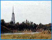 ></p><p class=c_tn>Политическому скандалу в Законодательном  Собрании предшествовало не менее бурное обсуждение экологических вопросов. Депутаты и чиновники исполнительной власти решали судьбу австрийского деревообрабатывающего предприятия Эггер в текстильном крае. Австрийцы хотят разместить филиал концерна в Шуе. </p><p class=c_tn>Ивановские леса опустеют стараниями иностранцев, наш край превратится в степь. Кроме того, воздух региона наполнят ядовитые газы, грозящие жителям раковыми заболеваниями. Тихих австрийев запугали своими экологическими протестами шуйские активисты - говорят представители областной администрации. Там, на Западе, принято прислушиваться к общественному мнению, вот они и насторожились. Что это за попытки провести референдум по нашему поводу? Администрация области - на стороне Эггера, и процесс, правда, в документальной стадии, идет полным ходом. Если протесты не перейдут разумных границ, то к концу года можно ждать первую продукцию - древесно-стружечные плиты. Но протесты - вещь заразная. Глава шуйского района вроде как и не против предприятия, которое даст рабочие места и инвестиции. Но очень уж народ шумит, боится, как бы австрийцы не принесли с собой канцерогены.  </p><p class=c_tn> «Чтобы полностью успокоить население города Шуя и Шуйского района, может быть в проекте бюджета будущего года заложить статью и профинансировать строительство онкодиспансера в городе Шуя», - предложил глава администрации Шуйского района Анатолий Бахвалов. Сторонники строительства иронию пропустили мимо ушей. Если уж инициативные экологи так просят референдума,  то пусть хотя бы дождутся результатов экспертизы. Ведь ее будут проводить не по следам стройки, а уже по рабочему проекту. Руководство областной администрации считает, что шум вокруг грандиозного инвестиционного плана не даст результатов. </p><p class=c_tn>«Они с удовольствием показывают свой завод. Ибо один из этих заводов расположен в курортной зоне в Альпах, в Тироле. И никаких вредных выбросов», - сообщил губернатор Владимир Тихонов.</p><p class=c_tn>А за протестами некоторых шуян отчетливо видны уши тамошних промышленников. Ведь если Эггер заработает, то рабочие с этих предприятий явно уйдут к австрийцам, где рубль должен быть подлиннее. В любом случае, никто не оспаривает народного права определить свое мнение по такому важному вопросу,  - говорят чиновники. Другое дело, что нужно хотя бы дать иностранцам составить проект. И если он не устроит экологов, то договор с австрийцами будет аннулирован. </p><p class=c_tn></p><p class=c_av>Сергей Хохлов</p>
	
		<div class=