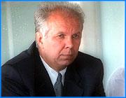 ></p><p class=c_tn>Губернатор Владимир Тихонов стал участником эмоциональной полемики. Он отправил большое неопубликованное письмо вице-премьеру Галине Кареловой. Губернатор ответил на письмо, адресованное не ему и посвященное очередной реорганизации музеев в Ивановской области. </p><p class=c_tn><b>Уважаемая Галина Николаевна! Рассмотрев обращение в Ваш адрес работников Ивановского художественного музея, информирую Вас о том, что их письмо вызвало взрыв возмущения среди работников других музеев области. </b></p><p class=c_tn>Далее в письме перечислены несомненные успехи в развитии культурной сферы области. Однако при внимательном рассмотрении оказывается, что значительная их часть связана с прежним руководством комитета по культуре и относится к периоду девяностых годов. </p><p class=c_tn><b>Представители администрации художественного музея, поставившие свои подписи под письмом в Ваш адрес, люди не посторонние. Они известны в области как дежурные борцы с чиновниками всех уровней.  ... В их действиях явно просматривается политический подтекст накануне предстоящих в следующем году выборов всех органов власти области. </b></p><p class=c_tn>Напомним, что Владимир Тихонов уже обещал вновь выставить свою кандидатуру на пост губернатора. Он противопоставляет авторов обращения, которые, по его словам,<b> на деле никакую культуру не представляют</b> и Веру Добролюбову. Она <b> не понаслышке, а изнутри знает всю кухню учреждений культуры. Обладает деловой хваткой...</b></p><p class=c_tn><b>Чтобы понять и прочувствовать истинную глубину таланта и профессионализма Добролюбовой, надо было просто посмотреть на лицо  митрополита Кирилла, по щеке которого при её пении текли слезы  и он потом долго высказывал ей слова благодарности... Эти слова объясняют причину и определяют истинную глубину уважения и поклонения по отношению к Добролюбовой, в том числе и большинства жителей области, отношение к ней областной администрации, меня как губернатора. В обиду мы ее не дадим. Ибо благодаря ее усилиям культура в области надежно защищена.И она есть и будет. </b></p>
	
		<div class=