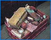 ></p><p class=c_tn>К такому неутешительному итогу пришли на сегодняшнем совете по делам потребителей в областной администрации. Здесь рассматривали вопрос о качестве продовольственных товаров, которые покупают жители губернии. Председатель совета вице-губернатор Александр Канаев недоволен. Все у вас какие-то самоотчеты, упрекает он докладчиков, вроде бы какая-то работа ведется, а ничего не меняется. Иные вещи понять и вовсе невозможно. Говорим о защите местного товаропроизводителя, а на столах ивановцев все, что угодно, только не местная продукция. Один из парадоксов. Почему Шуйская водка перестала использовать спирт Петровского комбината? Поставки идут из Пензы, Тулы, других регионов. Выясняется, что за этим стоят корпоративные обязательства - они входят в «Ростспиртпром», и там спирт дешевле. Контрольный пакет там. Петровский в «Ростспиртпром» не входит.</p><p class=c_tn>Управление сельского хозяйства ведет переговоры с «Ростспиртпромом», но пока безрезультатно. Между тем дешевый спирт - не значит качественный, да и на транспортировке из других регионов сколько теряем. В итоге, говорит Канаев,  ивановцы пьют что угодно, только не шуйскую.  По итогам минувшего года объемы ее продаж снизились на двенадцать процентов. Как это понять - при том, что шуйские напитки доступны по цене и постоянно становятся лауреатами различных ярмарок. Значит, для выставок делают товар одного качества, а для потребителя - совсем другого. Но это, по мнению вице-губернатора, касается не только алкогольной продукции.</p><p class=c_tn>«Идет очень жесткое засилье москвичей, Вологды. Я сам, честно говоря, пью только вологодское молоко», - признается  Александр Канаев.</p><p class=c_tn>И делает вывод - ужесточить требования к своим производителям. Ведь один раз потеряв рынок, очень сложно потом вернуть себе прежние позиции. А как один из инструментов влияния на умы населения и на недобросовестных предпринимателей члены совета  предложили открыть в области выставку некачественных товаров. </p><p class=c_tn></p><p class=c_tn><i>Позднее «Шуйская водка» опровергла ряд фактов. Подробнее здесь </i> http://www.ivanovonews.ru/lenta.jsp#1083131680</p><p class=c_av>Дмитрий Попов</p>
	
		<div class=