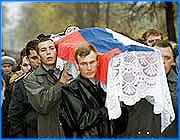></p><p class=c_tn>На Украинско-польской границе задержан Сергей Хасанов. Этот человек - последний из числа подозреваемых, которым вменяют участие в групповом убийстве в Заволжском районе. Напомним, трагедия произошла четыре года назад. Хасанов сам признался пограничникам, что находится в розыске, когда выяснилось, что документы у него поддельные. </p><p class=c_tn>Убийство четырех милиционеров и трех гражданских лиц в Заволжском районе в последний день сентября 2002 года всколыхнуло всю страну. Преступная группа, возглавляемая Хасановым, следовала из Костромской области, где совершила вооруженное ограбление магазина Меха. На трассе преступники расстреляли в упор трех милиционеров. Каждому сделали контрольный выстрел в голову. Так же беспощадно бандиты расправились и со случайными свидетелями - двумя гражданами Украины. Чуть позже, во время поисков преступников на территории района, той же группой лиц были убиты участковый и его добровольный помощник. </p><p class=c_tn>Двое из подозреваемых написали явки с повинной, когда поняли, что на воле им жизни не будет. Но сроки они получили не за участие и соучастие в заволжских убийствах, а за прежние грехи - убийства и разбой. Одного из подсудимых присяжные вообще оправдали. Прокурорские работники попросили журналиста IvanovoNews избегать в этом репортаже оценочных суждений - адвокатура сейчас сильна, как никогда, и любой шаг в сторону от фактов может быть расценен как давление на суд. Кстати, досудебная судьба Хасанова пока неясна. Неизвестно, куда он попадет после экстрадиции из Украины. </p><p class=c_tn>«В Москве, насколько нам известно, после того, как он был объявлен в розыск у нас, уже в Москве они совершили убийство риэлтеров, т.е. там тоже есть уголовное дело. И вот куда онт попадет, куда его экстрадируют: либо к нам - потом туда, либо его осудят там, потом сюда или у нас - потом туда. и, значит... или, может быть, объединят эти дела в одно производство», - говорит   следователь областной прокуратуры Валерий Шныров.</p><p class=c_tn>Не считая менее серьезных эпизодов, в криминальном послужном списке Хасанова числятся десять убийств. Каждое - с серьезными доказательствами. </p><p class=c_tn>Следователи отдела по особо важным делам говорят, что Хасанову для того, чтобы получить самое суровое наказание российского правосудия - пожизненное заключение - хватило бы и одной пятой части тех деяний, которые ему инкриминируются. </p><p class=c_av> Сергей Хохлов</p>
	
		<div class=