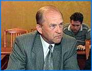 ></p><p class=c_tn>Сегодня появились первые официальные комментарии по поводу повышения отпускных цен на химически очищенную воду. АО  Ивэнерго увеличило тариф сразу на 65 процентов. Городские власти и Ивгоретеплоэнерго в свою очередь предполагают, что экономические потери придется заложить в тарифы для населения. При условии, если арбитражный суд не оспорит повышение. Химически очищенная вода пусть и не основная, но одна из значимых составляющих стоимости тепловой энергии. Поэтому увеличение со стороны Ивэнерго отпускной цены сразу на шестьдесят пять процентов стало для городских властей  и Ивгортеплоэнерго если не неожиданностью, то неприятной новостью точно. Любопытна реакция обеих сторон на происходящее. О повышении стало известно в конце августа. Обычно словоохотливый до разоблачений мэрии глава Ивэнерго Вячеслав Смирнов от интервью отказывается, ссылаясь на занятость в горячую предотопительную пору. Александр Грошев в свою очередь согласился прокомментировать ситуацию только после того, как взвесил все за и против. И  объяснил, что причина повышения  -  судебные тяжбы между Ивэнерго и Водоканалом.</p><p class=c_tn>«И если эти суды выиграет Водоканал, то у Ивэнерго появится ...ну непредвиденные потери. Но пока решения суда нет, а Ивэнерго уже как бы опережая события, закладывает их в тарифы. И говорит, бросьте судиться с нами, или мы будем закладывать в тарифы», - прокомментировал ситуацию мэр г.Иванова Александр Грошев.</p><p class=c_tn>Сейчас в арбитражном суде рассматривается дело о предыдущих повышениях на химически очищенную воду. Также в  ближайшее время мэрия намерена обратиться в антимонопольное управление и областную прокуратуру с просьбой проверить законность действий Ивэнерго. Но, видимо, не надеясь на стопроцентный успех, уже прикидывает возможные потери и варианты их компенсации.</p><p class=c_tn>«Это обернется потерями бюджета предположительно до конца года в 35 миллионов рублей. Это увеличит нагрузку на бюджет, а значит на все задачи пускового периода и прохождения отопительного сезона», - считает глава администрации города.</p><p class=c_tn>Теперь никто не скрывает, что при любом исходе противостояния Ивэнерго и муниципалитета с 1 января тарифы на тепловую энергию будут увеличены. Вопрос лишь в том  - насколько. И, похоже, что успех обеих сторон  зависит от профессионализма юристов. </p><p class=c_av>Андрей Кузьмичев</p>
	
		<div class=