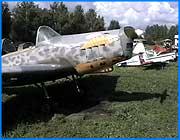 ></p><p class=c_tn>Уникальный музей военно-транспортной авиации на Северном аэродроме подвергся нападению охотников за цветным металлом. Выставочные самолеты от малолетних вандалов не спасло даже то, что экспозиция размещена на территории военного гарнизона. Днем в этот выставочный центр приводят школьников на экскурсию. Приходят сюда и молодые офицеры, впервые прибывшие в расположение части. В год до десяти тысяч посетителей. А по ночам на территорию музея пробираются охотники за цветным металлом. Нынешний акт вандализма - не первый в истории музея. На этот раз нападению подверглись сразу несколько самолетов. Малолетних вандалов - двух двенадцатилетних мальчишек - поймали на месте преступления. Но они уже успели нанести серьезный ущерб экспонатам – содрали внутренние обшивки, разбили лобовые стекла. </p><p class=c_tn>Мальчишки, по-видимому, провели здесь всю ночь - работали не спеша. Аккуратно обрезали провода, методично снимали внутреннюю обшивку. И даже устраивали перекуры: на полу - окурки и пустые пачки из-под сигарет. Гул от ночных полетов заглушает любой посторонний звук. </p><p class=c_tn>Охотники за цветметом умудрились даже снять приборную доску, военные говорят, что дети действовали по наводке взрослых и использовали специальное оборудование, ведь, к примеру, семимиллиметровое авиационное стекло не разбить даже кувалдой</p><p class=c_tn>Поймали мальчишек утром, когда они уже мешками выносили лом. В ожидании милиции военные провели самостоятельный допрос. Выяснилось, что эти незваные гости из соседнего села Богородское на аэродроме не впервые. Есть и другие, постарше. Но они не пролезают в маленькие иллюминаторы или проемы шасси, поэтому дежурят за забором аэродрома. Малолетними преступниками сейчас занимаются инспекторы по делам несовершеннолетних. Но военные и сотрудники музея знают, чем все закончится. Трудных подростков пожурят и отпустят, а ущерб - двадцать шесть тысяч рублей, требовать не с кого. Ремонт экспонатов будет вестись подручными средствами.</p><p class=c_tn>Инженеры готовят новый экспонат. У него своя роль - показать мощь и силу современной авиации. Вот только ночью эта мощь и сила остается беззащитной. Музей - объект гражданский, караулы охраняют авиацию боевую. </p><p class=c_av>Татьяна Суханова</p>
	
		<div class=