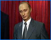 ></p><p class=c_tn><b> Правда, не настоящий, а восковой</b></p><p class=c_tn></p><p class=c_tn> В областном центре открывается выставка восковых фигур из Санкт-Петербурга. Только здесь действующий президент как никогда близок к народу. Однако, как оказалось, зритель от такой близости головы не теряет. Фигура Владимира Владимировча бешеной популярностью не пользуется. Внимание посетителей чаще привлекают другие колоритные копии. Строго говоря, фигура Путина себя не оправдала. Ее изготовление заняло почти два месяца - слишком много по меркам восковых дел мастеров. Внешность профессионального разведчика скопировать трудно - у него почти нет характерных черт. Экскурсовод Наталья Дейнека вспоминает, как сложно было найти в газетах что-то интересное про президента. Никаких жареных фактов, его личная жизнь закрыта от посторонних глаз. Сегодня Наталья рассказывает о том, что когда-то жена Владимира Владимировича работала фотомоделью и славилась своей красотой. Но привлечь этим широкого зрителя не удается. Путина любит только определенный круг посетителей - интеллектуалы и дети.</p><p class=c_tn>«На нашу выставку пришли ученые, видно было, что деловые люди, они заплатили полностью за билет, но не стали смотреть другие фигуры. Они пришли фотографироваться с Путиным. Причем выбирали самые разные позы. Визитные карточки в карманчик складывали, брали его под руку», - рассказывает менеджер выставки Наталья Дейнека.</p><p class=c_tn>В пестром окружении других фигур невысокий - метр семьдесят три - Президент теряется. Правда, его соседи берут зрителя не только объемами, но и скандальной славой.</p><p class=c_tn>Путин как живой - это интересно. Но внимание посетителей часто перетягивает другая колоритная фигура - обладательница самого объемного бюста Лола Феррари.</p><p class=c_tn>Эта француженка имеет успех не только у мужчин, но и у женщин. Ее жизнь и смерть сопровождалась скандалами и тайнами. А сегодня и копия суперженщины обрастает сомнительными историями.</p><p class=c_tn>«Был такой случай, когда выставка стояла на юге. Но не наша Лола Феррари, а двойная. Так один мужчина даже откусил ей сосок», - рассказывает Наталья Дейнека.</p><p class=c_tn>Организаторы выставки считают, что такое соседство для фигуры Президента вовсе не оскорбительно. А вполне соответствует духу времени. Точно так же телепрограммы сменяют друг друга. Вслед за официальной хроникой нам сообщают о разводах телезвезд. </p><p class=c_av>Юлия Степина</p>
	
		<div class=